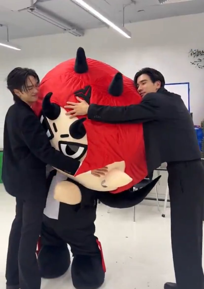 snapbynn's tweet image. วันนี้แด๊ดดี๊ ปะป๊า อุนย่าอุนยายได้เติมเมี่ยงแล้วว
คิดถึงหนูมากๆเลย ไว้มาทำงานกับแด๊ดดี๊ปะป๊าบ่อยๆน้าาา หลานย่าเก่งทิ่สุดเยย 😈🤲🏻

PERTHSANTA PRESSTOUR 
#PerthSantaFanconLIVE
#PerthSanta ♡ #DOMIIA