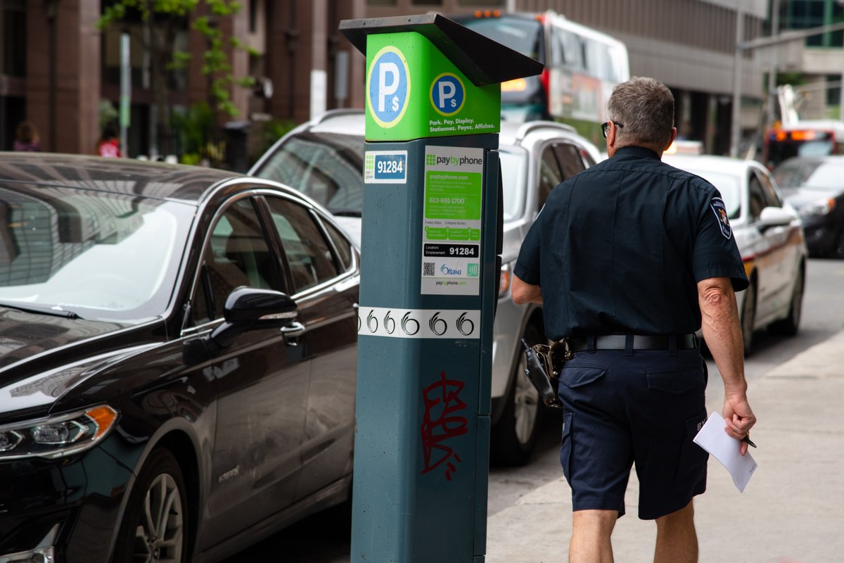 Dès juin, la Ville gérera l’administration et la prise de décision relatives aux contraventions de stationnement, dont les paiements et demandes en ligne pour un examen par un agent d’examen et un examen définitif en personne avec un agent enquêteur.
bit.ly/4kHP5b7