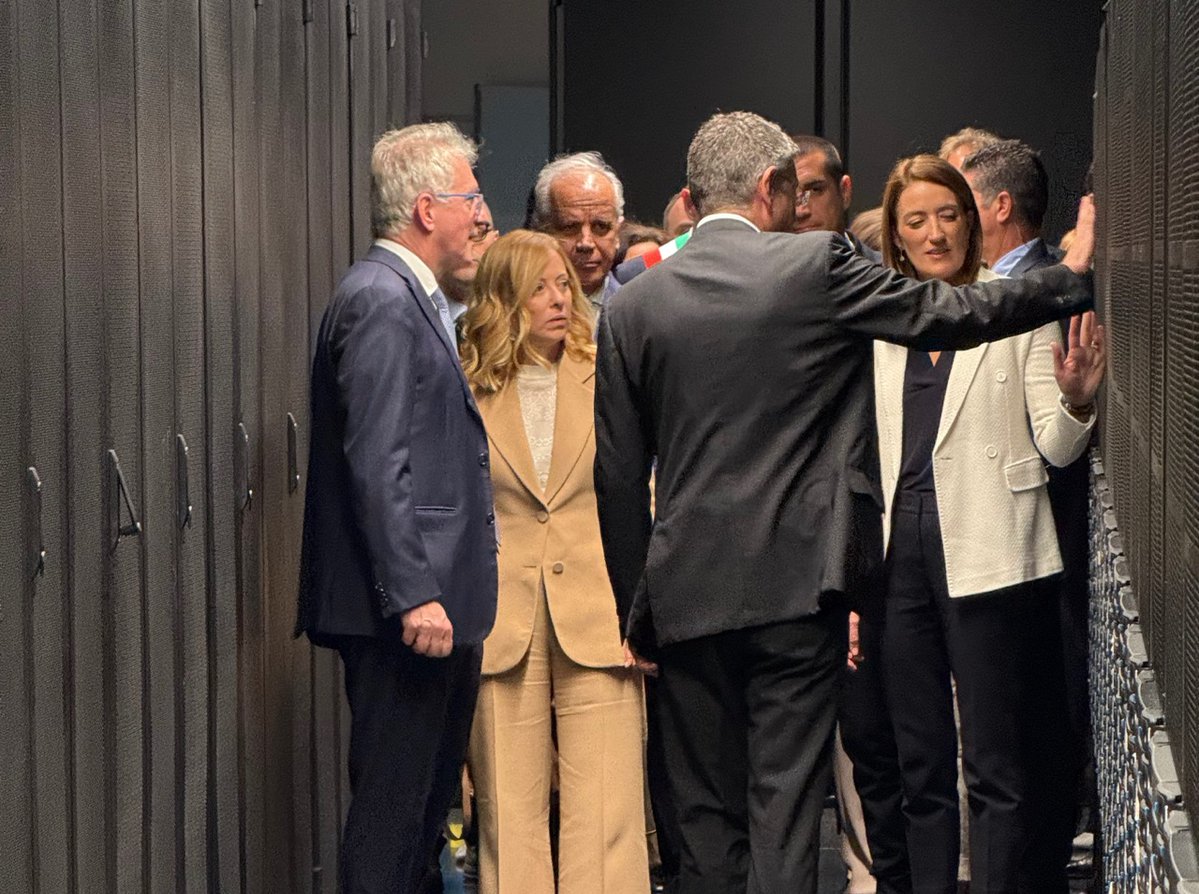 SuperComputing ICSC (@icsc_computing) on Twitter photo 🇮🇹 🇪🇺Anche #ICSC💻 protagonista al #DAMA Tecnopolo di Bologna durante la visita istituzionale della Presidente del Consiglio <a href="/GiorgiaMeloni/">Giorgia Meloni</a> e della Presidente del Parlamento Europeo <a href="/RobertaMetsola/">Roberta Metsola</a>, che al termine della visita hanno salutato il team dell’Hub ICSC. 🇮🇹 🇪🇺Anche #ICSC💻 protagonista al #DAMA Tecnopolo di Bologna durante la visita istituzionale della Presidente del Consiglio <a href="/GiorgiaMeloni/">Giorgia Meloni</a> e della Presidente del Parlamento Europeo <a href="/RobertaMetsola/">Roberta Metsola</a>, che al termine della visita hanno salutato il team dell’Hub ICSC.