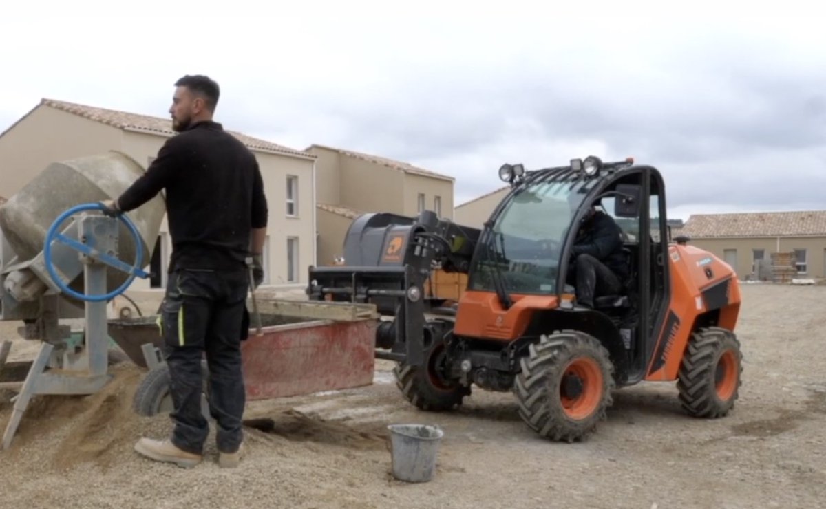 🏡#logementsocial : La <a href="/Sac_Hasso/">SAC HASSO</a> compte 30 800 logements, c'est près de 50% du parc locatif social en #Occitanie. Les 6 #OPH réunis représentent 2000 emplois directs et indirects sur le territoire. <a href="/HabitatAudois/">Habitat Audois</a> <a href="/DenisJanaud/">Denis Janaud</a> <a href="/federationOPH/">Fédération des Offices Publics de l'Habitat</a> <a href="/UdafTarn/">UDAF du Tarn</a> #journeehasso2025. Reportage