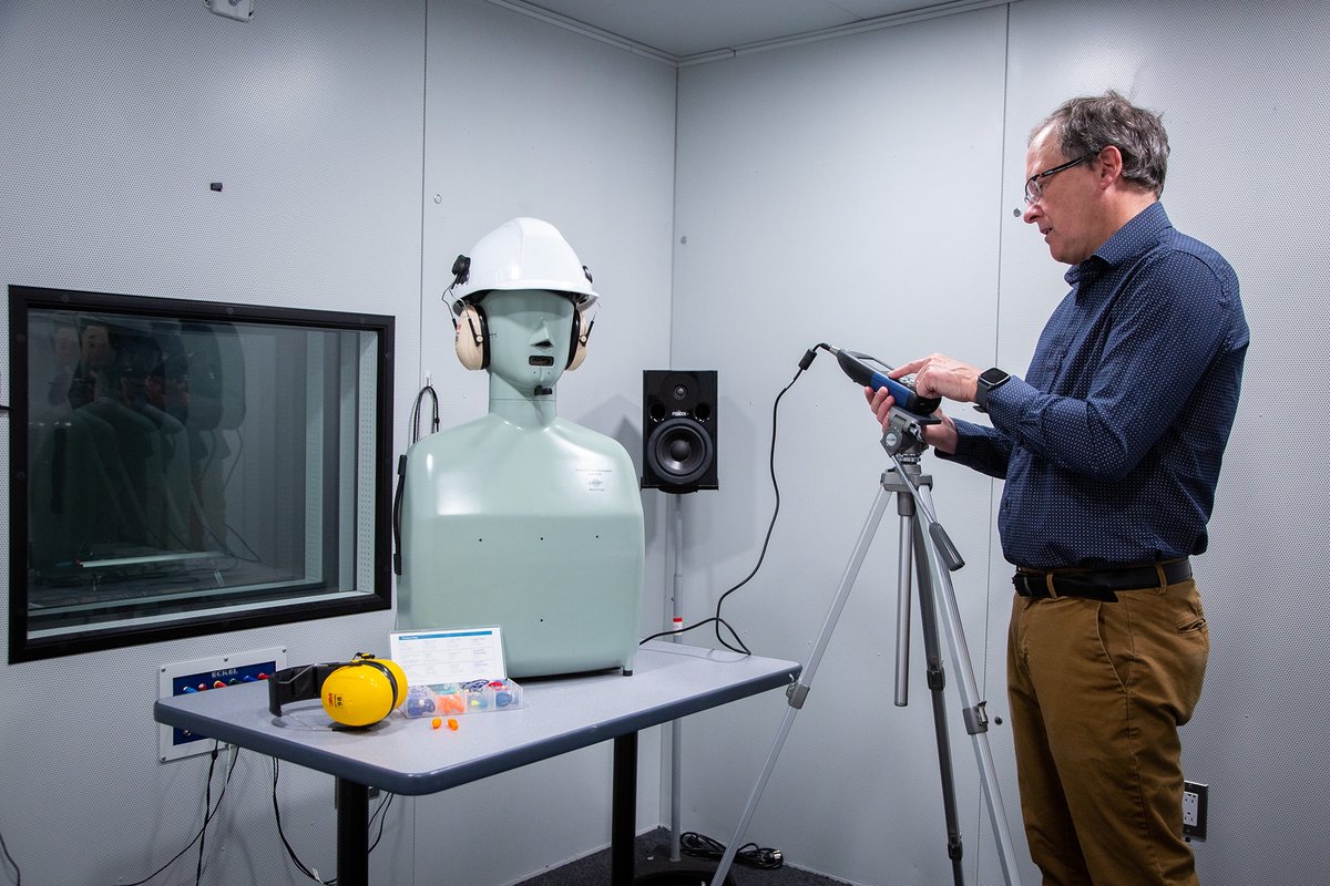 C'est le Mois de la parole et de l’audition! Mettons en lumière le travail incroyable de notre communauté étudiante, de nos diplômées et du corps professoral qui travaillent dans le domaine de l'orthophonie et de l'audiologie!

Joyeux Mois national de la parole et de l'audition!