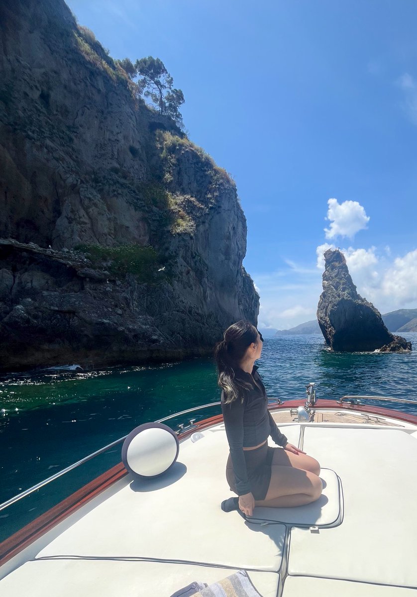 Miss Sentient tweet media