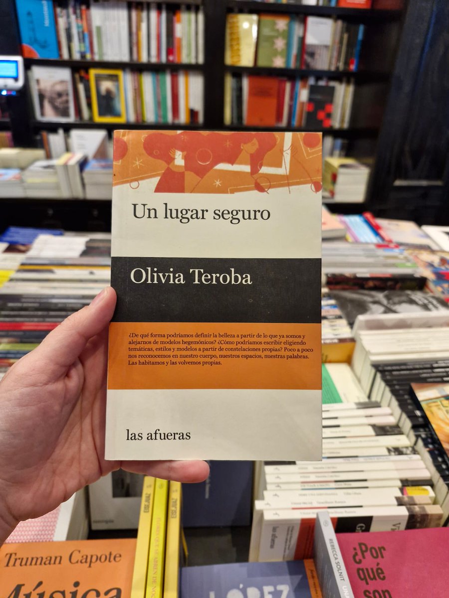 eternacadencia's tweet photo. @LumenEdit @EternaEditora @FiordoEditorial Ensayos sobre escribir, trabajar y forjar lazos afectivos para construir un refugio. “Un lugar seguro” de Olivia Teroba, publicado por #LasAfueras https://t.co/LfsXOrPg9p