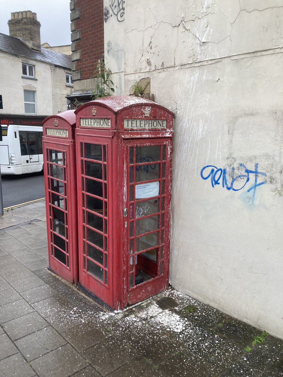 stroudseller's tweet image. Looks 👀 like 👍 the Birds 🐥 🦅 did a poop 💩 on the Telephone Box ☎️ #NiceArt but! #CleanItUp