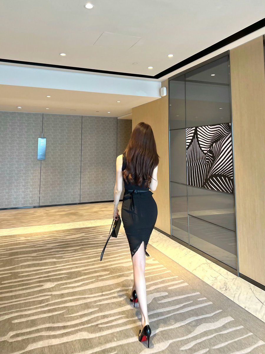 来了
#mistress #heelsmodel