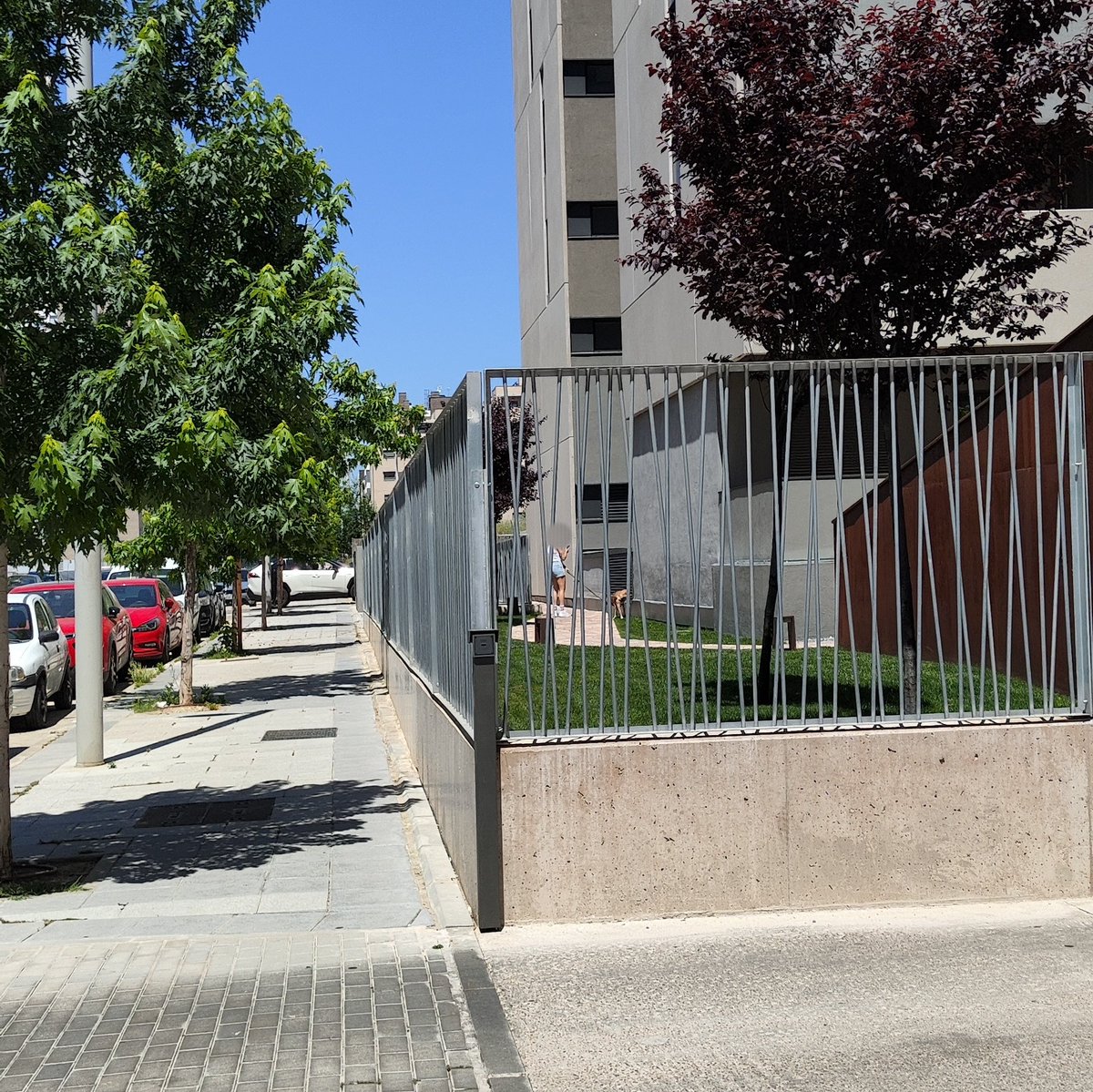 hug0nES's tweet image. Lo de éste barrio es digno de estudio.

Ni en TU PROPIA CASA respetas nada, como para hacerlo fuera... 🤦🏻‍♂️

#ElCañaveral