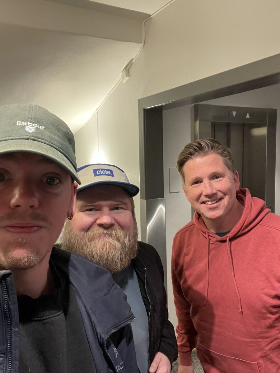 United We Podkast (@unitedwepodkast) on Twitter photo MARERITTET ER OVER đ„°
For en sesong dere. NÄ er det hele over, og vi begynner sÄ smÄtt pÄ oppsummeringen av sesongen.
Vi ser ogsĂ„ litt fremover (heldigvis) đ„Č
Med oss i dag er vb <a href="/KasperWikestad/">Kasper Wikestad</a> â som blant annet mĂ„ stĂ„ til ansvar for Ugarte-spĂ„dom!
open.spotify.com/episode/6FMA1v⊠MARERITTET ER OVER đ„°
For en sesong dere. NÄ er det hele over, og vi begynner sÄ smÄtt pÄ oppsummeringen av sesongen.
Vi ser ogsĂ„ litt fremover (heldigvis) đ„Č
Med oss i dag er vb <a href="/KasperWikestad/">Kasper Wikestad</a> â som blant annet mĂ„ stĂ„ til ansvar for Ugarte-spĂ„dom!
open.spotify.com/episode/6FMA1vâŠ