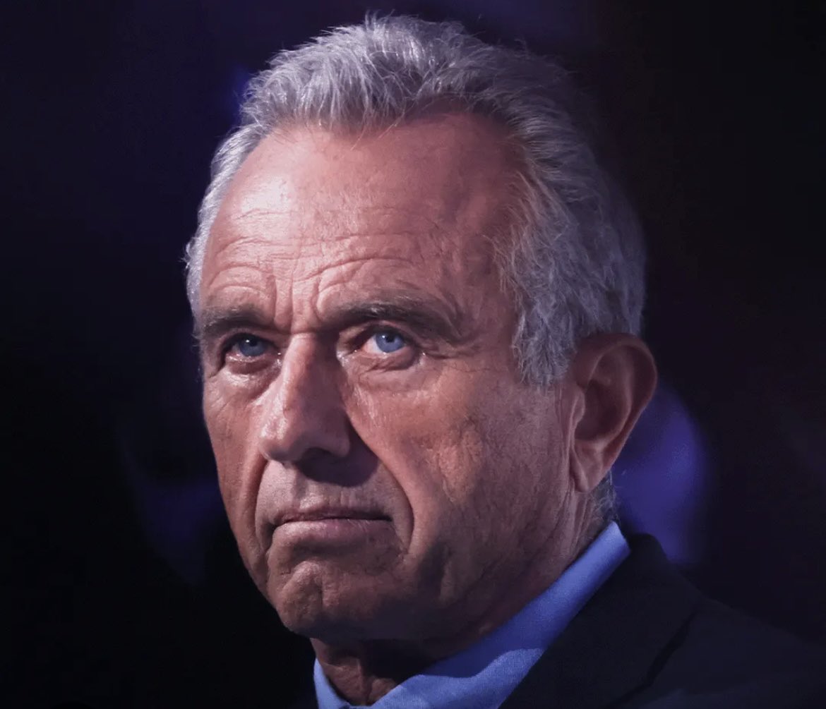 JulioRazona's tweet photo. La visita de Robert Kennedy a la Argentina ha servido para clarificar que los que luchamos contra el fraude sanitario y el envenenamiento con inyecciones aprobadas irregularmente por el ANMAT, siempre dijimos estuvimos en lo cierto.         Ahora se debe terminar con las cajas del Ministerio de Salud, entregado a los negociados con las farmacéuticas y juzgar a todos los responsables de haber envenenado a 30.000.000 de vacunados