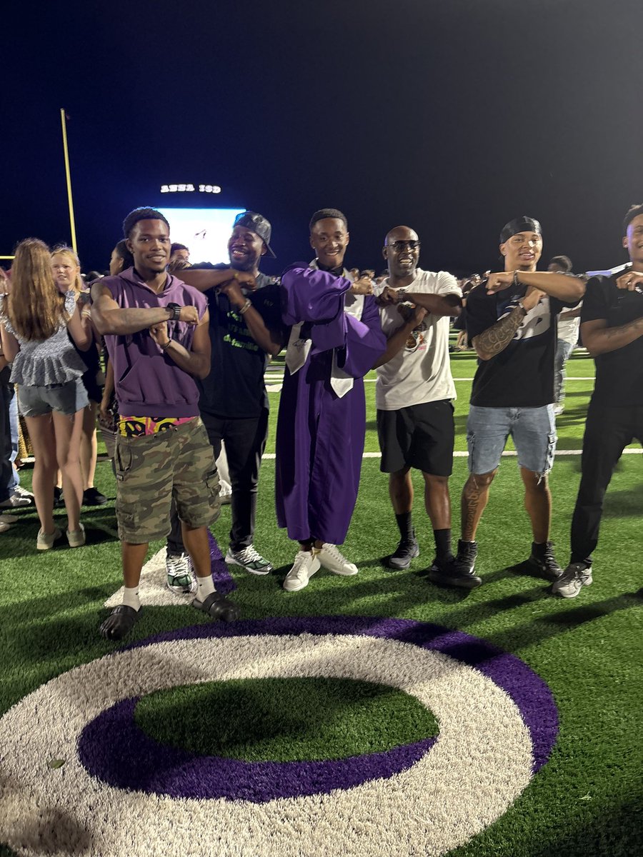 Temeeker Gentry (@temeekerg) on Twitter photo Shout out to part of my village <a href="/TrueBuzzFB/">True Buzz Athletics</a> , They didn’t miss graduation, move in day are a phone call!!! I forever rep the T! Thank you is not enough for what you all have done and still continue to do for my boys
#Tmewhenyouseeme Shout out to part of my village <a href="/TrueBuzzFB/">True Buzz Athletics</a> , They didn’t miss graduation, move in day are a phone call!!! I forever rep the T! Thank you is not enough for what you all have done and still continue to do for my boys
#Tmewhenyouseeme