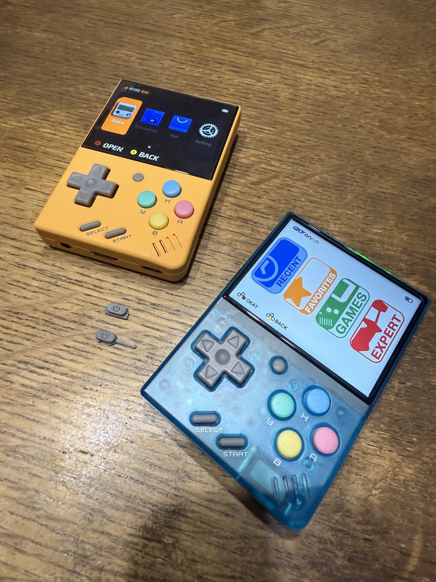 various_rb1's tweet image. 昨日の続きと本日製作分です
MiyooMiniは電源ボタン違いで2種類並べてます
MiyooMiniV4 ▶︎ SFCパステルカラー
FunKeyS ▶︎ パールホワイト
#MiyooMini
#FunKeyS