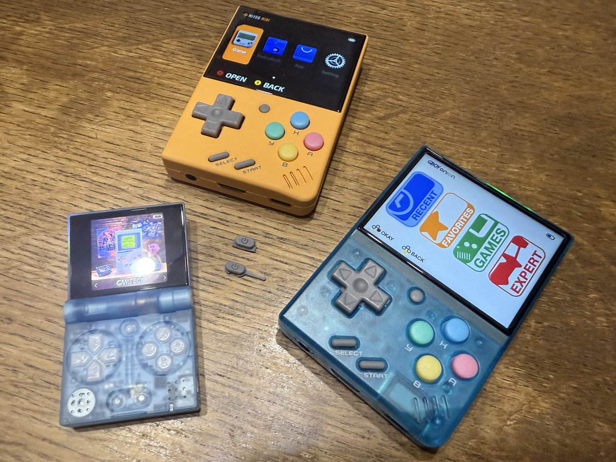 various_rb1's tweet image. 昨日の続きと本日製作分です
MiyooMiniは電源ボタン違いで2種類並べてます
MiyooMiniV4 ▶︎ SFCパステルカラー
FunKeyS ▶︎ パールホワイト
#MiyooMini
#FunKeyS