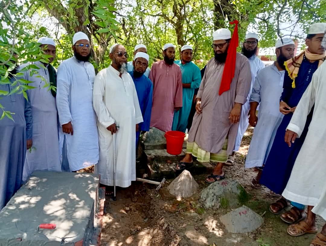 আত্রাইয়ে কথিত মাজার নির্মাণের অপচেষ্টা, প্রতিহত করলেন তাওহীদি জনতা