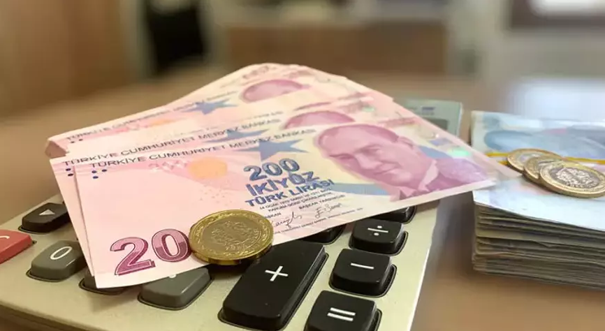 Bugün 15 milyon TL kredi için ticari bir müşterime bankadan gelen teklifler:

24 Ay: Aylık %4,1 (Y. %49,2) sabit, ya da TCMB+%4,5 değişken.

İlk seçenek şartlara göre (dosya, vs.) yıllık bileşik faiz karşılığı %65+ üstüne gelir (Toplam geri ödeme: 24,3 milyon).

İkinci seçenek: