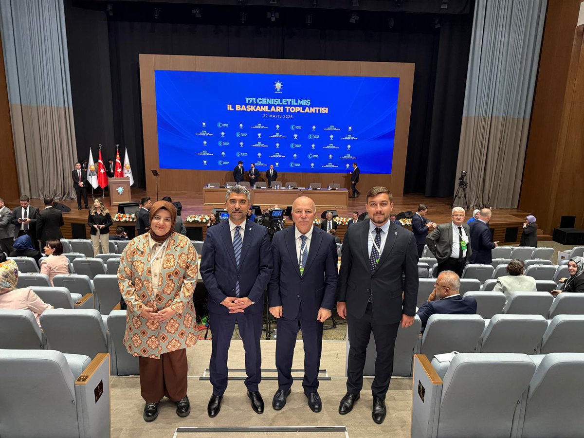 AK Parti 171. Genişletilmiş İl Başkanları Toplantısı’na; Genel Başkanımız ve Cumhurbaşkanımız Sayın Recep Tayyip Erdoğan’ın liderliğinde, Erzurum Büyükşehir Belediye Başkanımız Sayın Mehmet Sekmen, Kadın Kolları Başkanımız Sayın Beyza Saltuklu Özdemir ve Gençlik Kolları