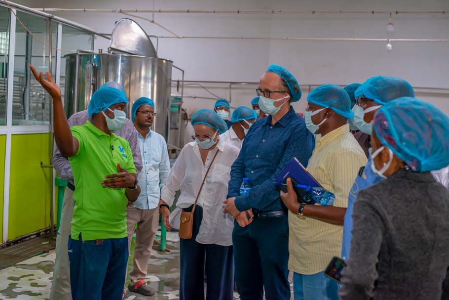 We visited <a href="/NaturellDairy/">Naturell Dairy</a> in Kaduna, a <a href="/EuroChamNigeria/">Eurocham Nigeria</a> member advancing the dairy sector. The visit highlighted the EU support for farmers, quality, &amp; productivity. As Nigeria’s top trading partner, the EU backs sustainable growth through #GlobalGateway.

#EuropeMonth