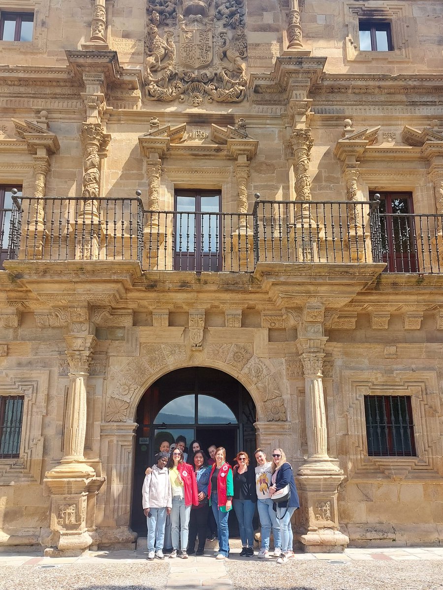 Plan de Empleo de Cruz Roja en Cantabria ha venido cargado de capacitaciones profesionales.

Entre otras:
Camarero/a de pisos.
Auxiliar de almacén.
Auxiliar de tienda.
Ayudante de camarero/a.
Especialista en Educación Ambiental infantil y juvenil.