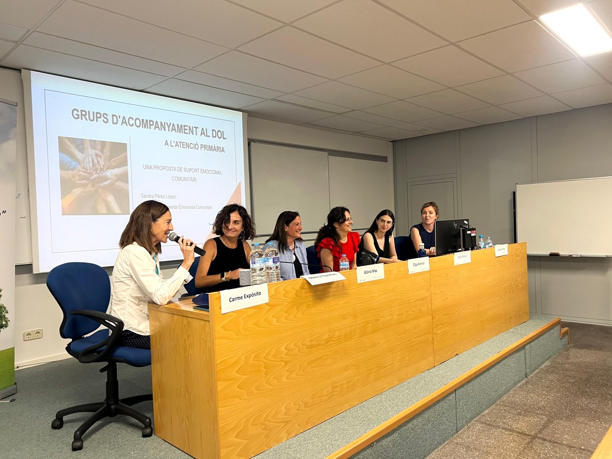 csapg_'s tweet photo. 🗣️Finalitzem el primer dia de jornada amb una taula rodona comunitària on s'han compartit bones pràctiques en el suport al dol des de l’Atenció Primària, l’oncologia i l’atenció perinatal, destacant la força del treball en xarxa.

#FinaldeVida25 #Fundaciolacaixa @FundlaCaixaCAT https://t.co/RyPo1Usish