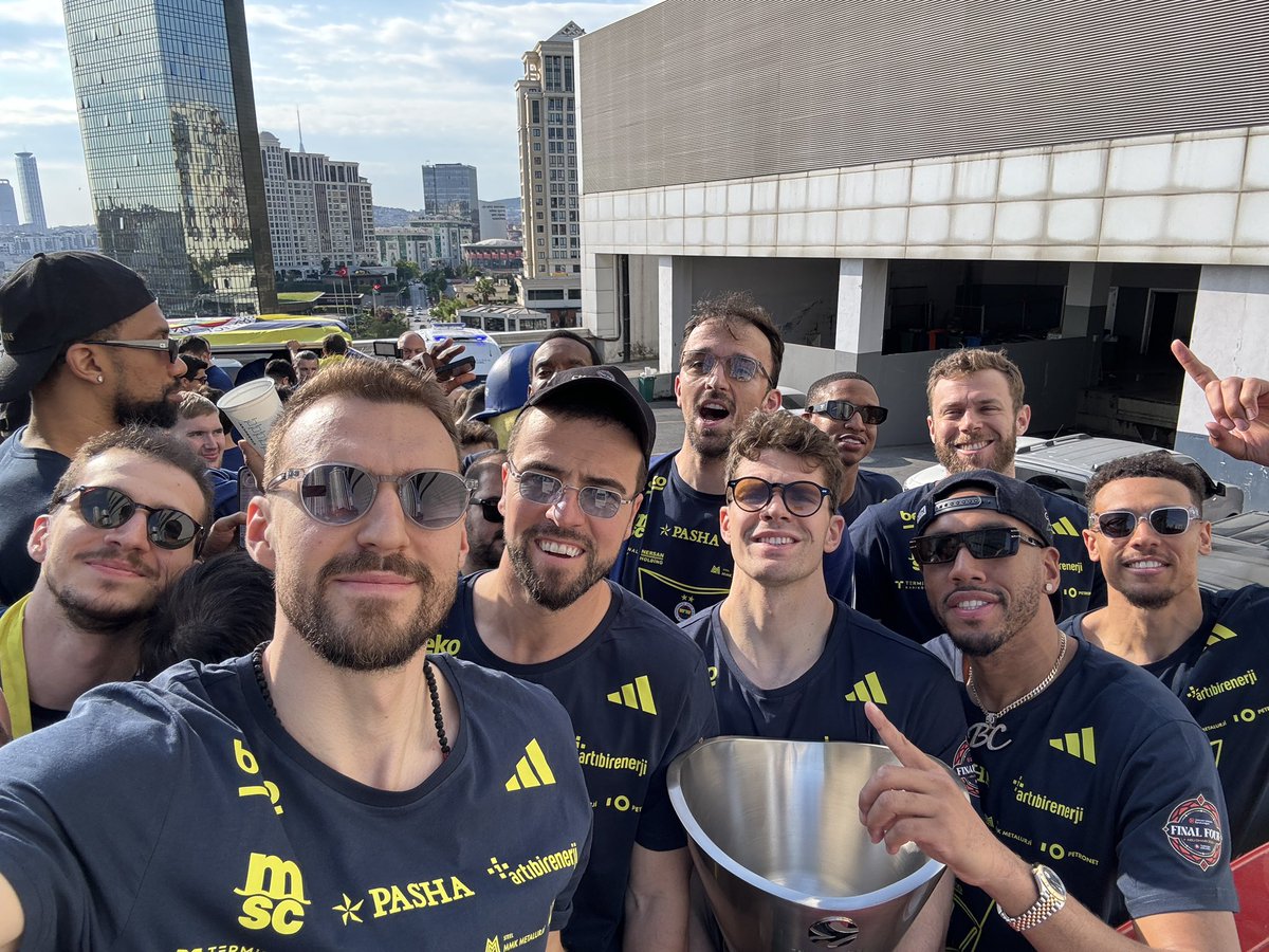 Parade ready ! 💛💙💛<a href="/FBBasketbol/">Fenerbahçe Beko</a>