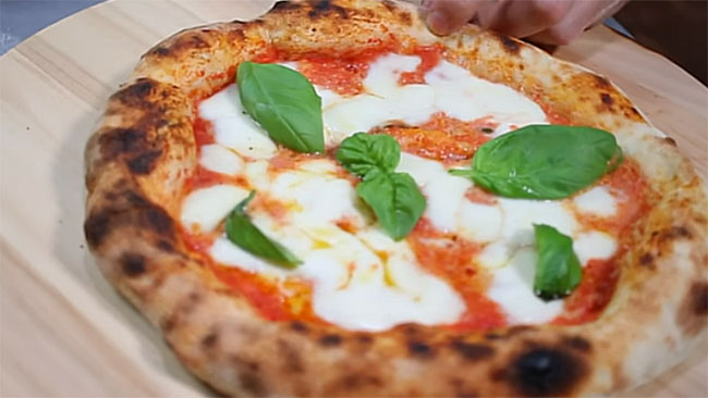 Learn how to make traditional Neapolitan pizza at home with this authentic recipe. Crispy, airy crust and rich tomato flavor, just like in Naples!
pakladies.com/authentic-neap…
#pizza #Food #Cooking #recipe #easyLife