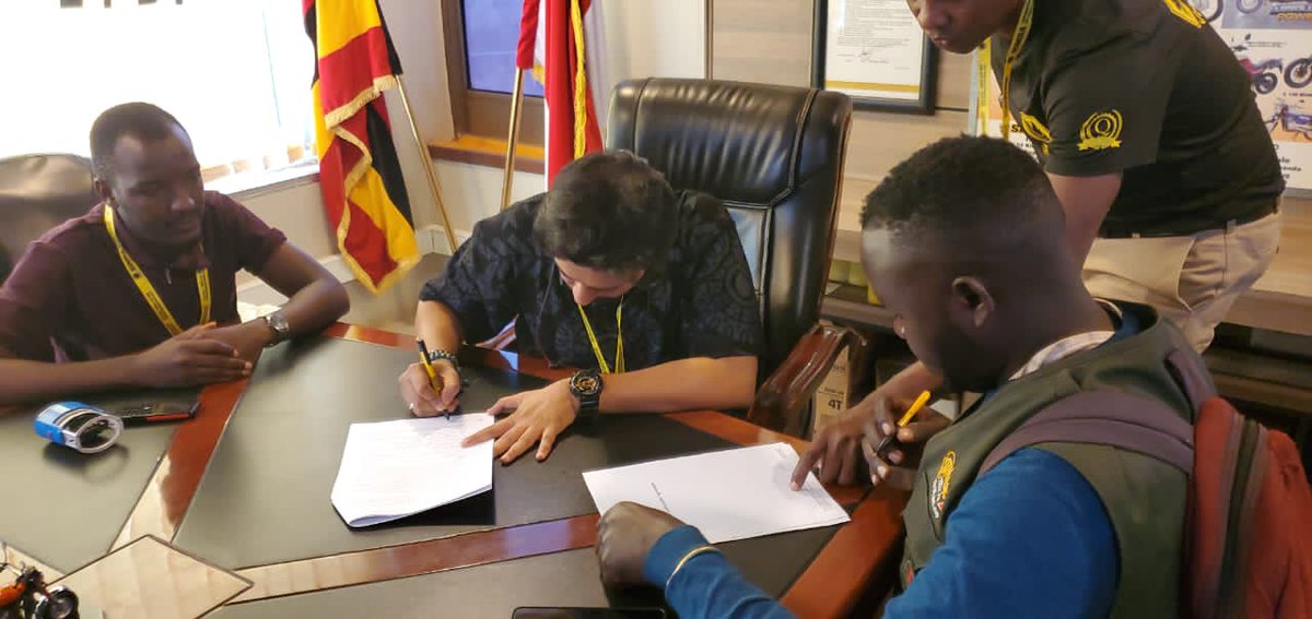 Hood Bin Halal tweet media