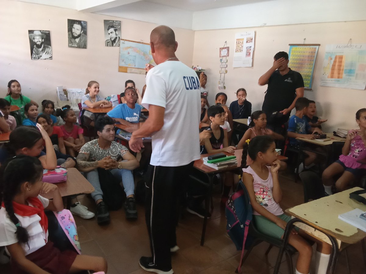 Actividad con los prácticas docentes de Recreación @YosbelLima <a href="/dmesantaclaravc/">DGE Santa Clara</a>  <a href="/CubaMined/">MINED</a>