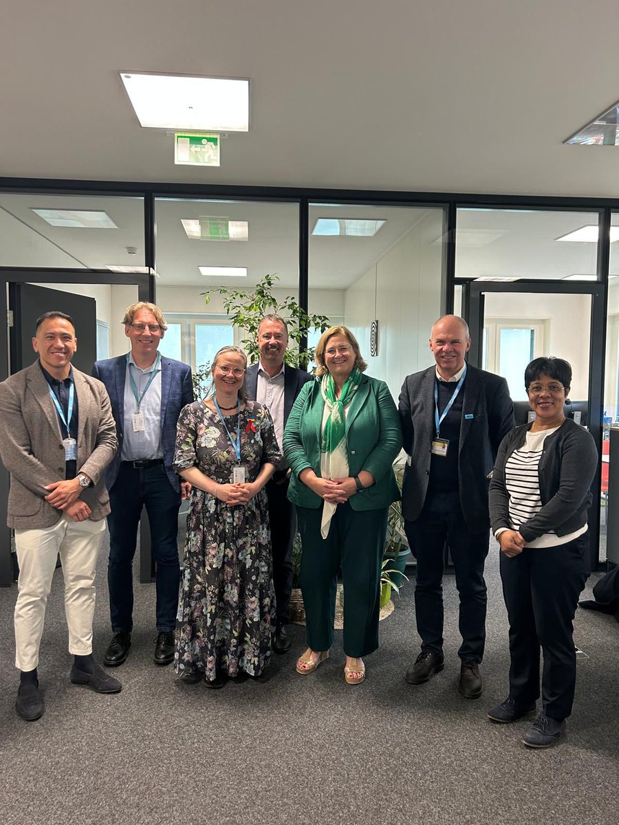 Frontline AIDS (@frontlineaids) on Twitter photo Great to see our ED <a href="/JohnPlastow/">John Plastow</a> & Dr <a href="/mdoherty_hiv/">Meg Doherty</a> from <a href="/WHO/">World Health Organization (WHO)</a> connecting at #WHA78 🙌
We’re proud to deepen our collaboration with <a href="/WHO/">World Health Organization (WHO)</a> through a new MoU to be signed in the coming months - a vital step toward strengthening the global #HIV response ✍️
Together, let's #EndAIDS! Great to see our ED <a href="/JohnPlastow/">John Plastow</a> & Dr <a href="/mdoherty_hiv/">Meg Doherty</a> from <a href="/WHO/">World Health Organization (WHO)</a> connecting at #WHA78 🙌
We’re proud to deepen our collaboration with <a href="/WHO/">World Health Organization (WHO)</a> through a new MoU to be signed in the coming months - a vital step toward strengthening the global #HIV response ✍️
Together, let's #EndAIDS!