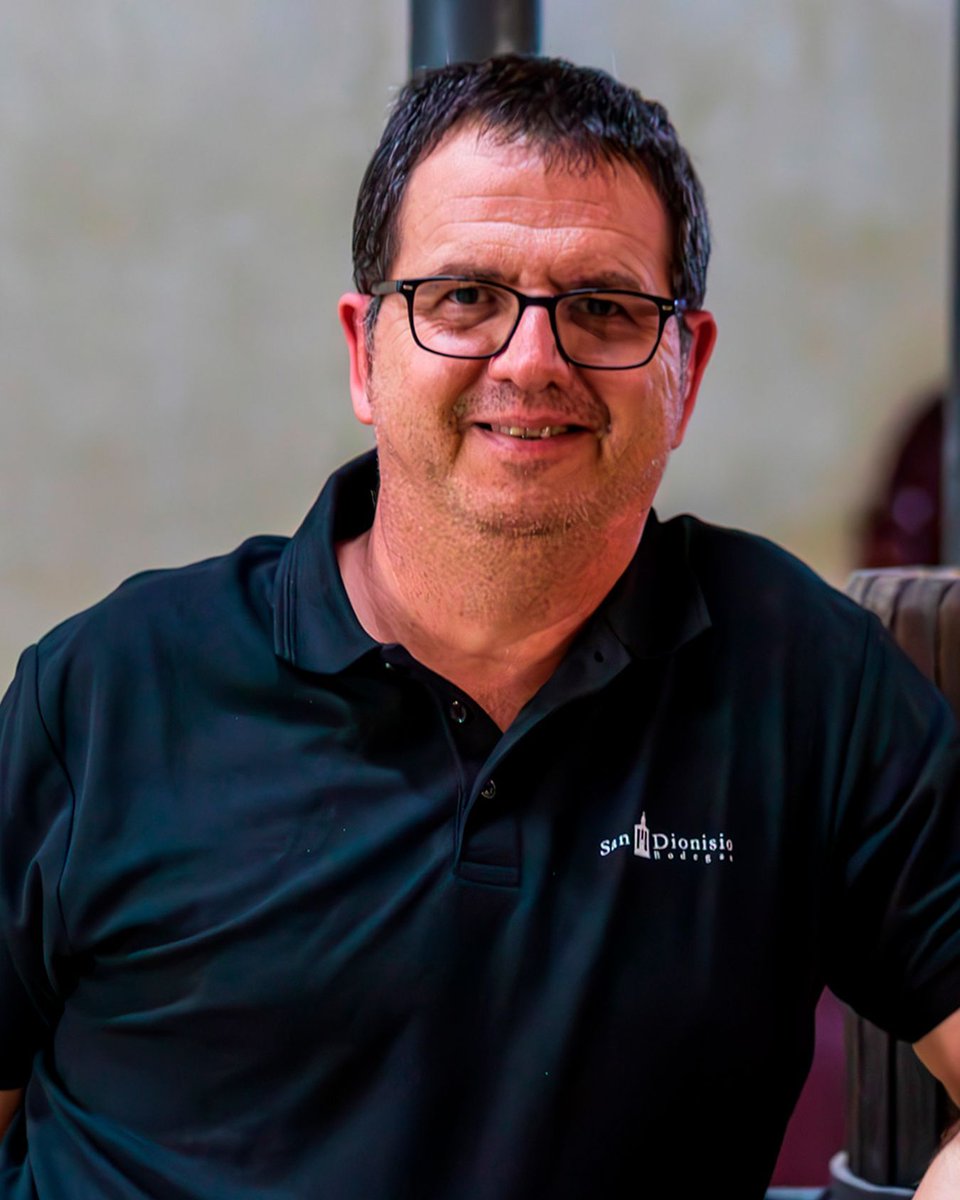 El consejo rector, compañeros y socios de Bodegas San Dionisio, queremos felicitar a Jerónimo García. Nuestro enólogo ha sido reconocido como BODEGUERO DEL AÑO 2025 en la 52 fiesta de la vendimia de Jumilla. 

Nos sentimos muy felices y orgullosos por este nombramiento.