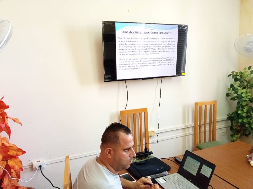 #AhoraMismo en el Consejo Electoral Provincial Mayabeque se desarrolla capacitación sobre la organización y Dirección del diagnóstico a cargo del Supervisor del #CENCuba Tomás Amarán Díaz. ✍️👏💯🇨🇺 #JuntosPorLaDemocracia #Mayabeque