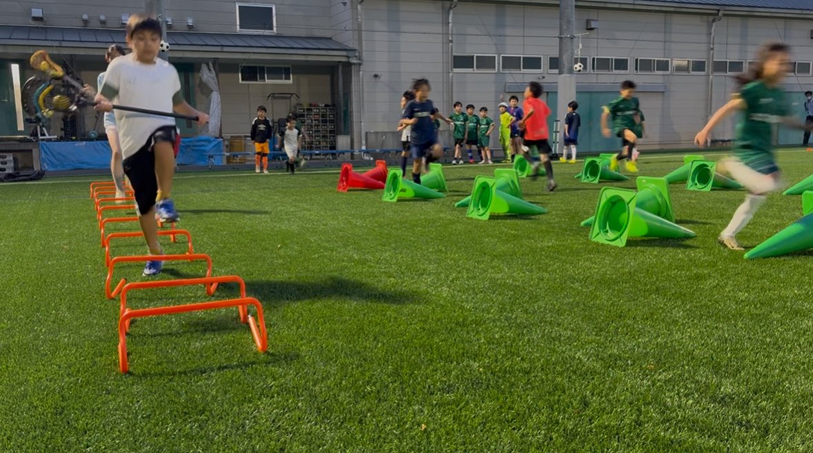 SCSERIOS's tweet image. SAQトレーニングはラクロスの選手とサッカーの選手は一緒に行います。
お互いがお互いの選手をリスペクトし合い、お互いのスポーツをリスペクトする。セリオスとして大切にしたいことを伝えたいです。
#セリオス
#サッカースクール
#西東京市
#ラクロス
#ラクロススクール