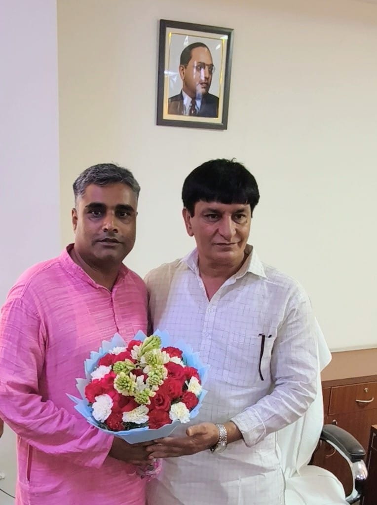 बड़े भाई श्री मनोज शौकीन जी विधायक नांगलोई को DDC का चेयरमैन बनने पर हार्दिक बधाई।
आज भाई मनोज शौकीन जी ने कार्यभार संभाला उनके कार्यालय में जाकर उनको बधाई दी।
यशपाल आर्य 
मंडल अध्यक्ष 
वार्ड 36
<a href="/narendramodi/">Narendra Modi</a> <a href="/AmitShah/">Amit Shah</a> <a href="/Virend_Sachdeva/">Virendraa Sachdeva</a> <a href="/gupta_rekha/">Rekha Gupta</a> <a href="/yogenderchando1/">Yogender chandolia</a> <a href="/DMwestDelhi/">DM/DEO West Delhi</a>