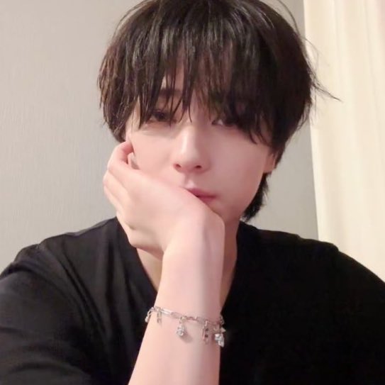 이 사이에 1년 잇다고?… 다죽자