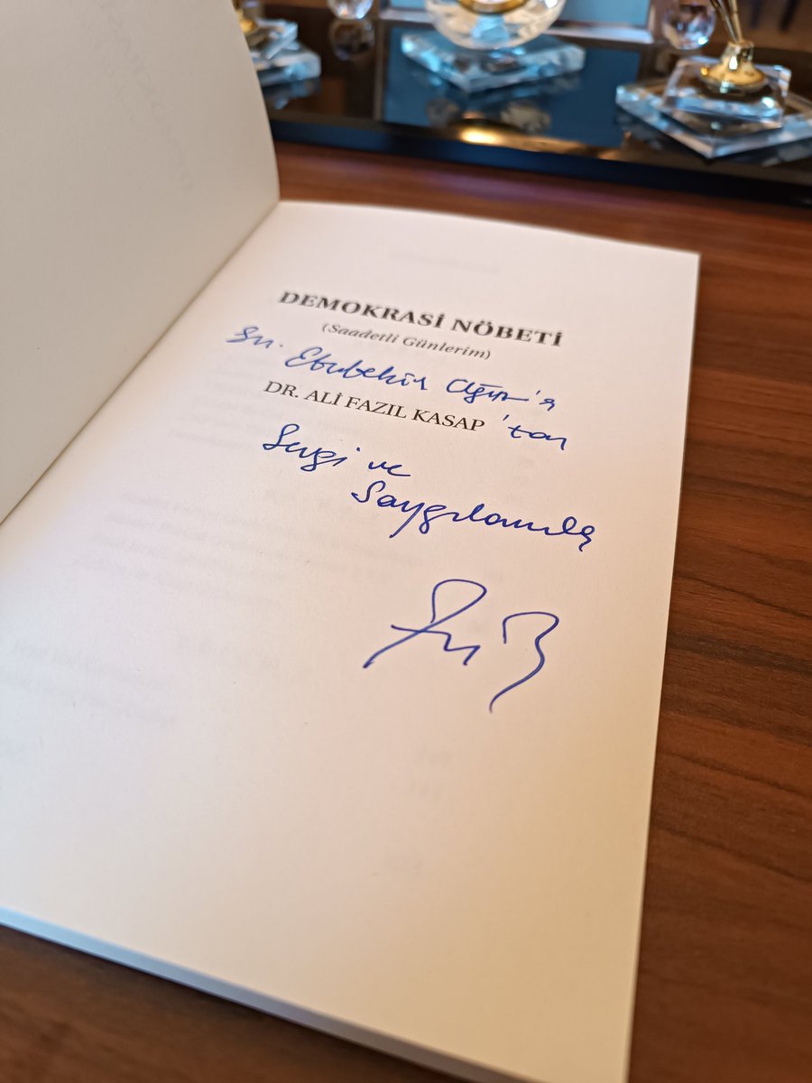 Saadet-Gelecek Grubunun düşmemesi için Hasan Bitmez Ağabeyimizin vefatından sonra Saadet Partisine katılarak büyük bir demokrasi dersi veren ve birlikte yol yürümüş olmaktan onur duyduğum Kütahya Milletvekilimiz Dr. Ali Fazıl Kasap Bey'e, o günleri anlattığı Demokrasi Nöbeti