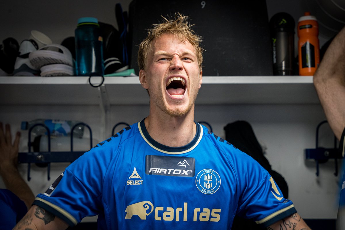 KAPTAJNEN TAKKER AF 💙
Lyngby Boldklubs anfører og forsvarsklippe Magnus Jensen er blevet solgt til Sønderjyske Fodbold, hvorfor han har optrådt for sidste gang i den kongeblå trøje.
Læs mere på:
lbklive.dk/jensen
#SammenforLyngby