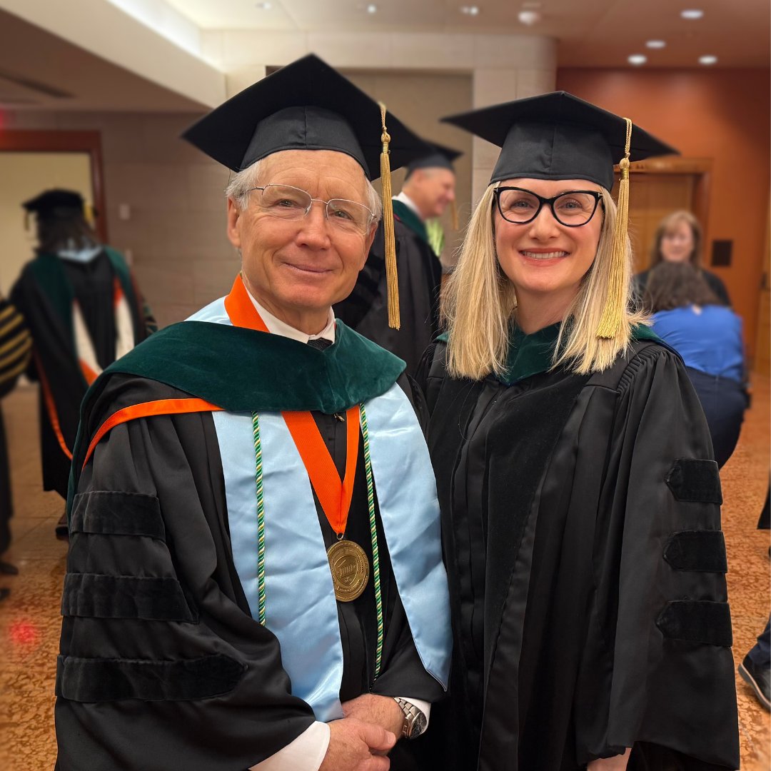 UTSW_Anesthesia's tweet image. Huge shoutout to Shaina Drummond, M.D., for delivering the Physician Oath at the UTSW Medical School Commencement as President of the Dallas County Medical Society! What an outstanding accomplishment! 👏🎓
Congrats to all the UTSW Medical School graduates!💙