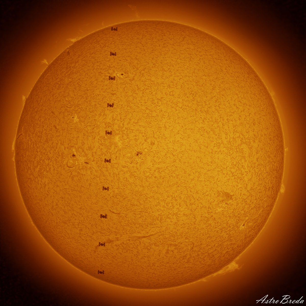 ēMan (the elder millennial) (@scruffyminds) on Twitter photo Astronomy Picture of the Day a la gtracy@gmail.com
#APOD
#AstronomyPictureOfTheday
#Astronomy
#Space
5/21/25
International Space Station Crosses the Sun Astronomy Picture of the Day a la gtracy@gmail.com
#APOD
#AstronomyPictureOfTheday
#Astronomy
#Space
5/21/25
International Space Station Crosses the Sun