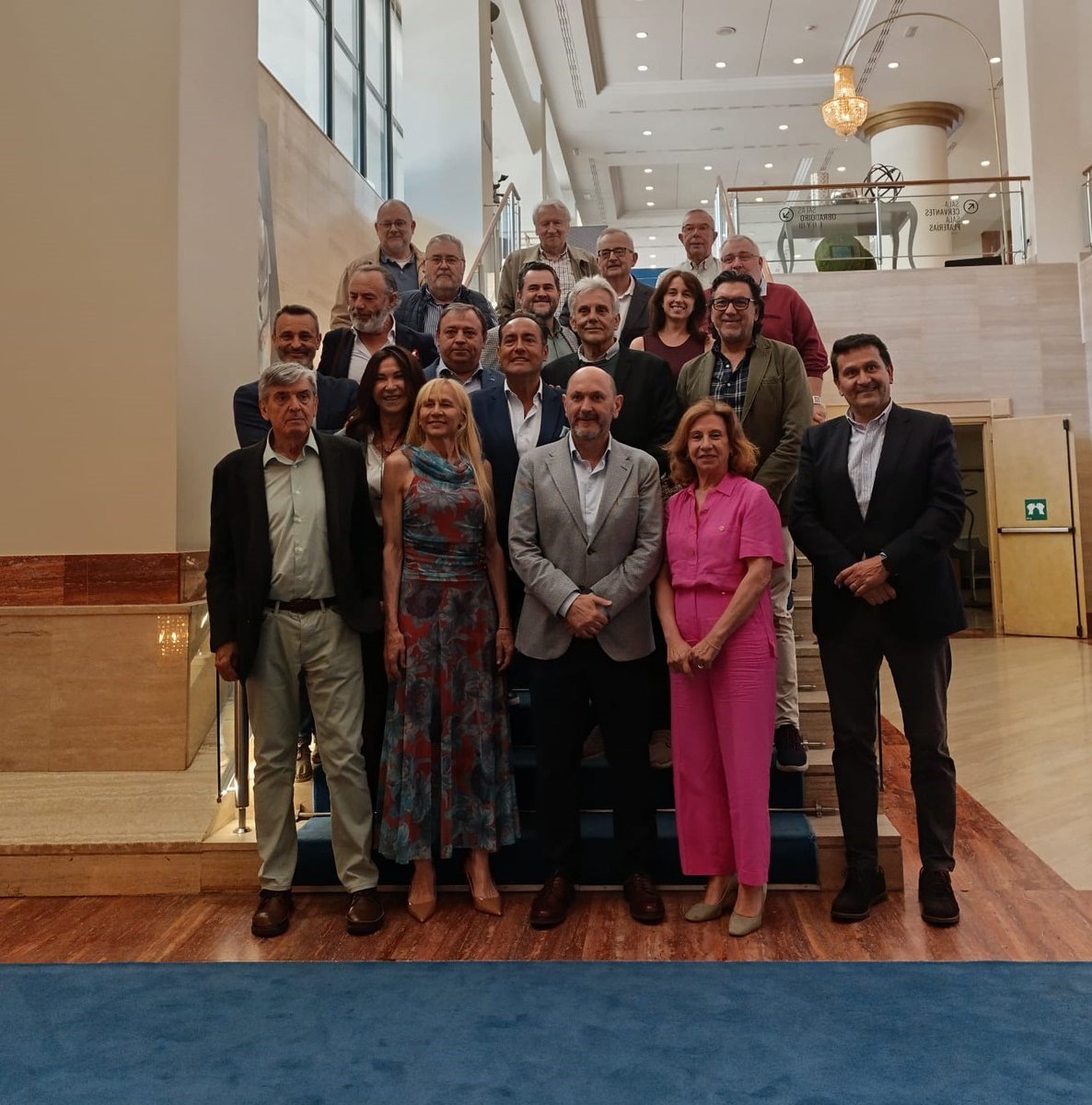 Encuentro con el presidente de la Real Federación Española de Fútbol (RFEF), Rafael Louzán. Con enorme interés, por las claves que nos ofreció el máximo representante del deporte más popular.