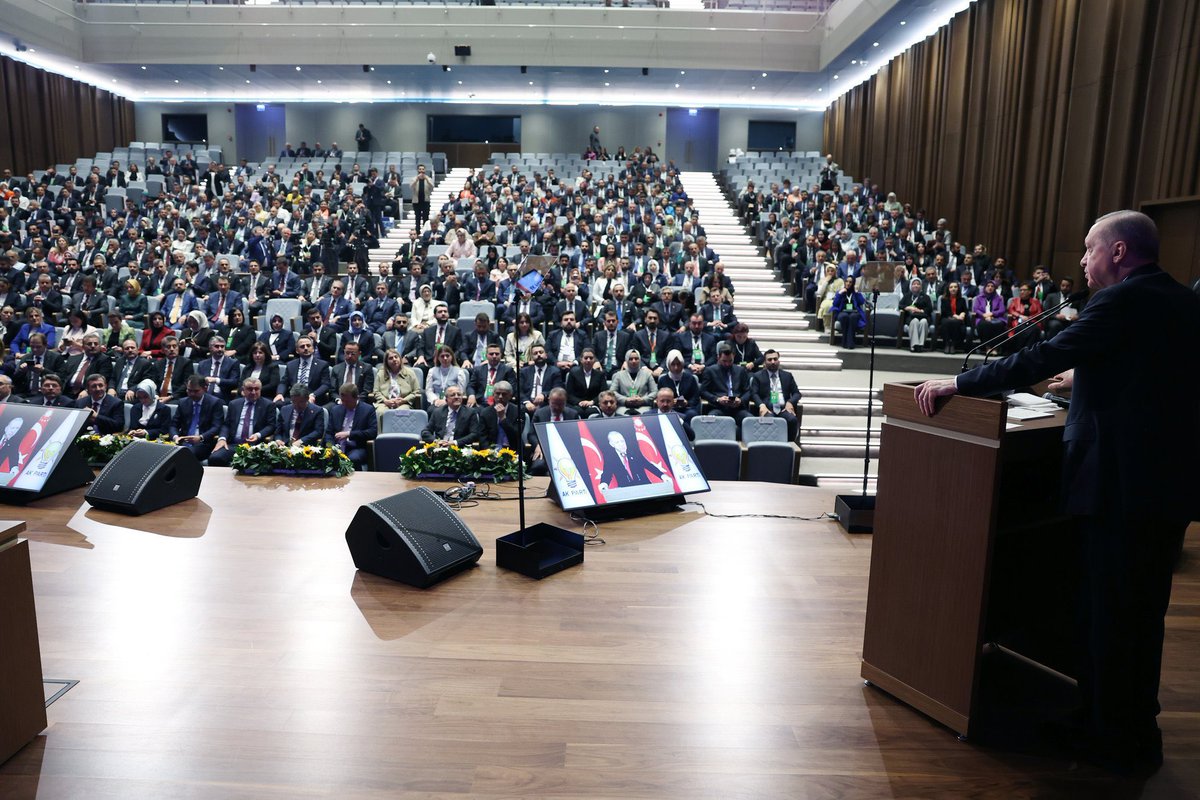 Erdal ARIKAN (@erdalarikan12) on Twitter photo 📍AK Parti Genel Merkezi/Ankara
Genel Başkanımız ve Cumhurbaşkanımız Sayın <a href="/RTErdogan/">Recep Tayyip Erdoğan</a>’ın Başkanlığında, Genişletilmiş İl Başkanları Toplantımızı gerçekleştirdik.
Rabbim hayırlara vesile kılsın. 🤲 📍AK Parti Genel Merkezi/Ankara
Genel Başkanımız ve Cumhurbaşkanımız Sayın <a href="/RTErdogan/">Recep Tayyip Erdoğan</a>’ın Başkanlığında, Genişletilmiş İl Başkanları Toplantımızı gerçekleştirdik.
Rabbim hayırlara vesile kılsın. 🤲