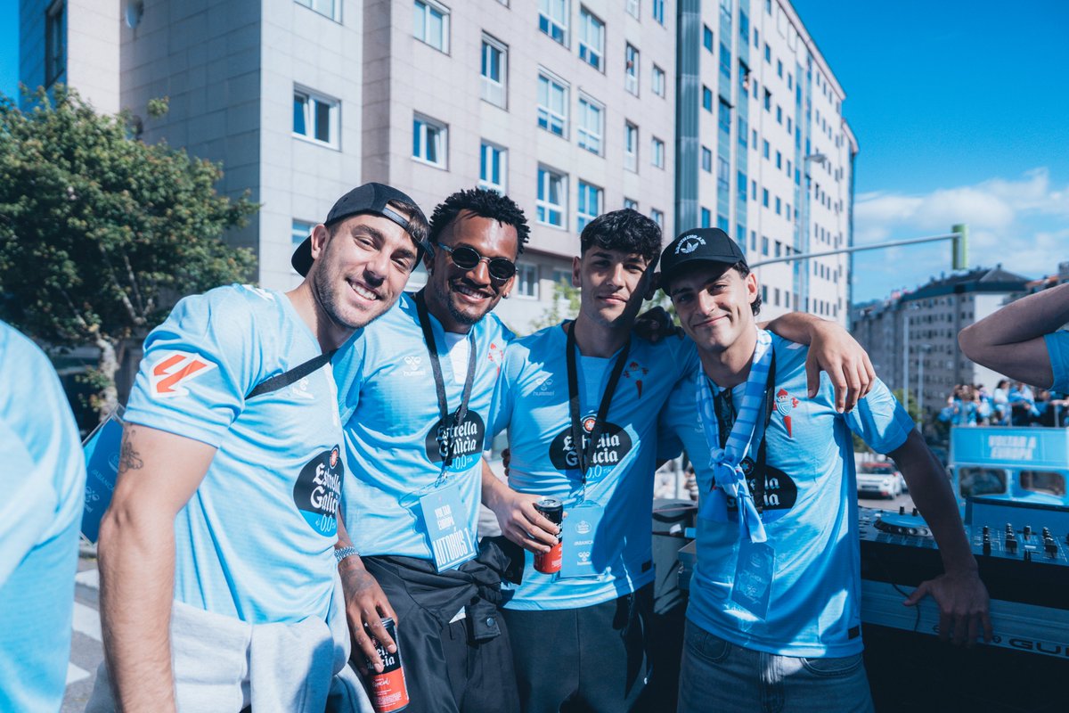 O el balón o el jugador. 
Los dos no pasan.