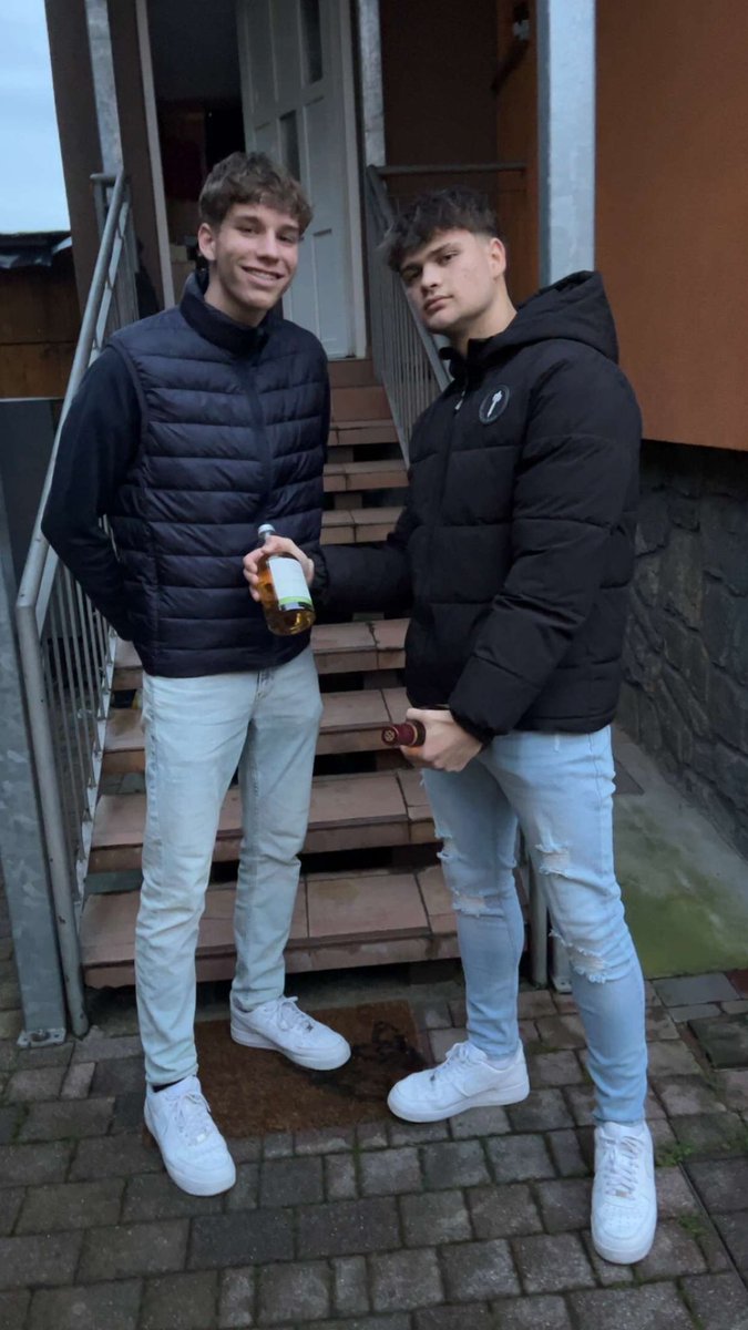 Leban_6's tweet photo. Me and my boy milos ready for a 2 man. https://t.co/YBEtsoFjEQ