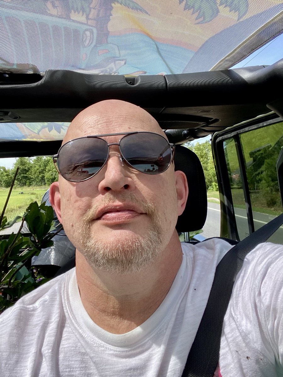 otterific2's tweet photo. Jeep Jam! https://t.co/OEmA86JaGT