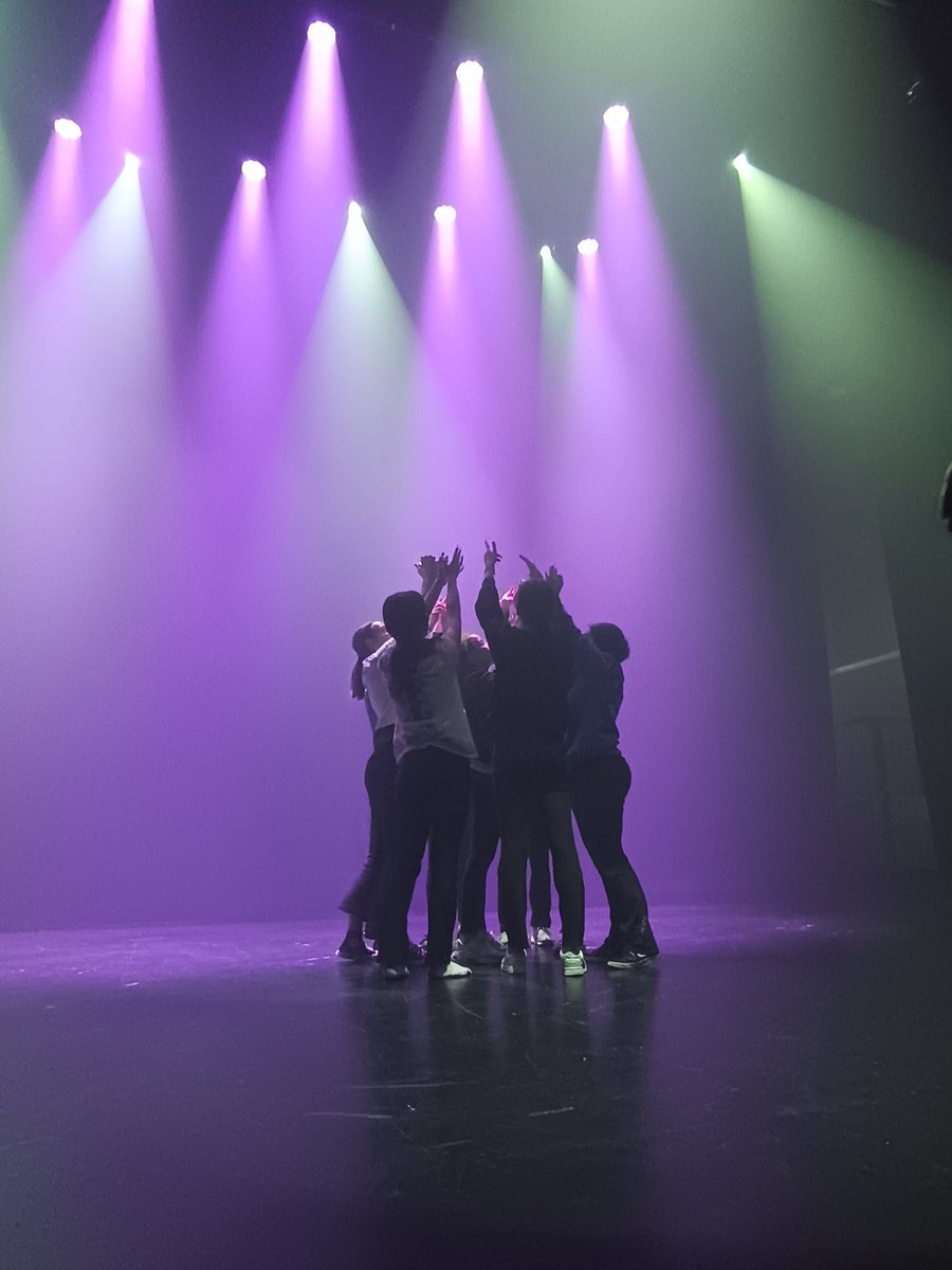 #ICTSNews Ultimando los detalles del espectáculo divulgativo 'Donde habita la luz', protagonizado por alumnas de la Escuela de danza Entrepasos, dirigidas xel coreógrafo Luca Vetere. 1 de los 2 eventos del acto principal que celebramos mañana a las 19:30 en  teatro <a href="/UnicajaBanco/">Unicaja</a>