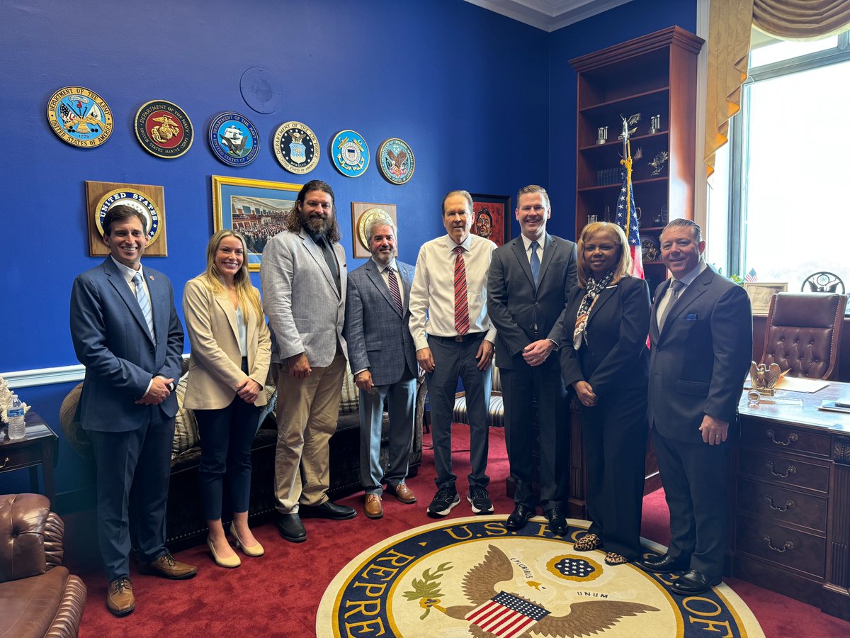 FloridaPorts's tweet photo. It’s day 3 for our #DCFlyIn, and we continue meeting with members of Florida’s Congressional Delegation about the importance of investing in Florida’s seaports. Thank you @VernBuchanan, @RepCarlos Gimenez, @RepDonaldsPress and @DrNealDunnFL2 for meeting with us. https://t.co/h2KwB0Wp5d