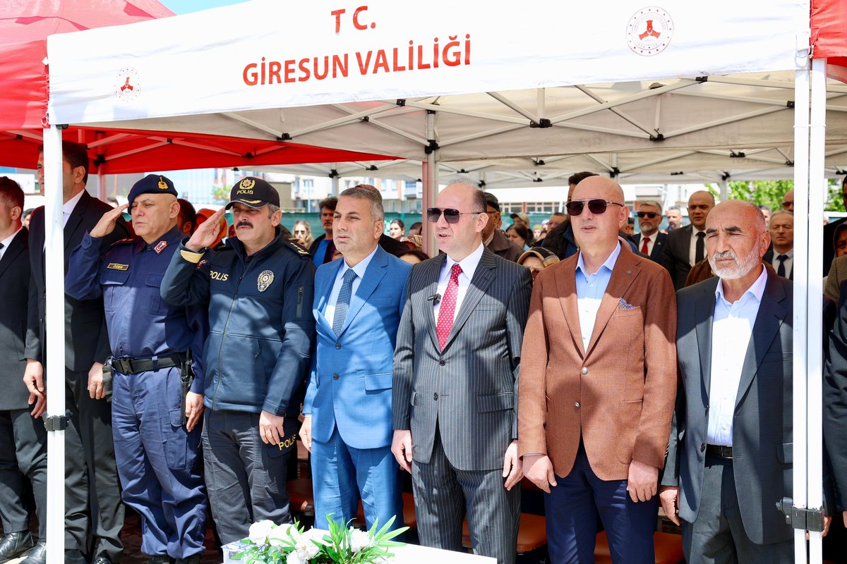 cbas28official's tweet photo. Baş Ailesi katkılarıyla tamamlanan Tirebolu Ahmet Rasim Baş Özel Eğitim Okulu ek binasının açılış merasimi Giresun Valimiz @valiserdengecti  katılımlarıyla gerçekleşti. https://t.co/SqIOq6BEiD