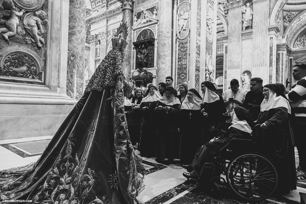 LMFotosCofrades's tweet photo. Más amor no cabe en El Vaticano @pasoyesperanza  #Jubileo2025 https://t.co/7MRWY7vcXx