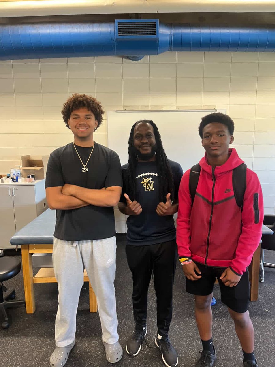 AngeloReese7045's tweet photo. I am blessed to say I have my official 1st offer, thank you @CoachJR__  for coming by and meeting me, and @Klmichael16 https://t.co/4jw1wVFxIY