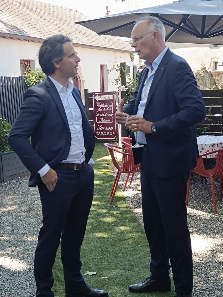 Discussion très claire sur la nécessité de porter l’#union pour #Nantes . Merci cher <a href="/EPhilippe_LH/">Edouard Philippe</a> pour ces précieux conseils. <a href="/HorizonsNantes/">Horizons Nantes</a> continue de travailler au rassemblement 
#nantes2026 #Municipales2026