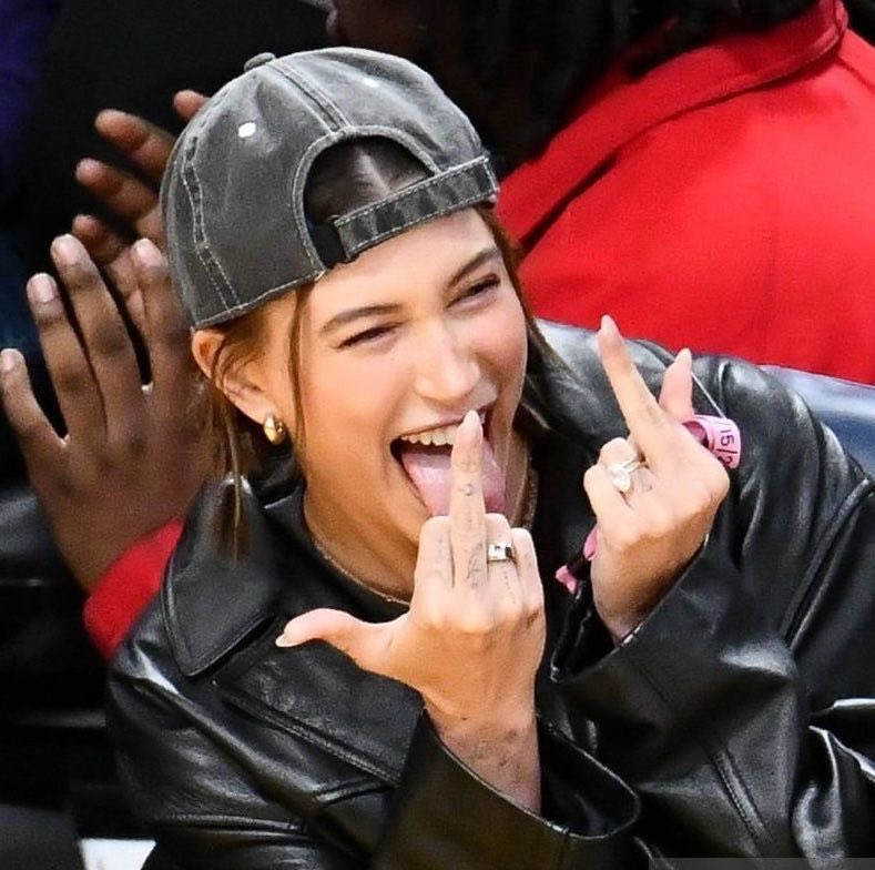 offmybieber's tweet image. HAILEY SAID STAYYY MADDD