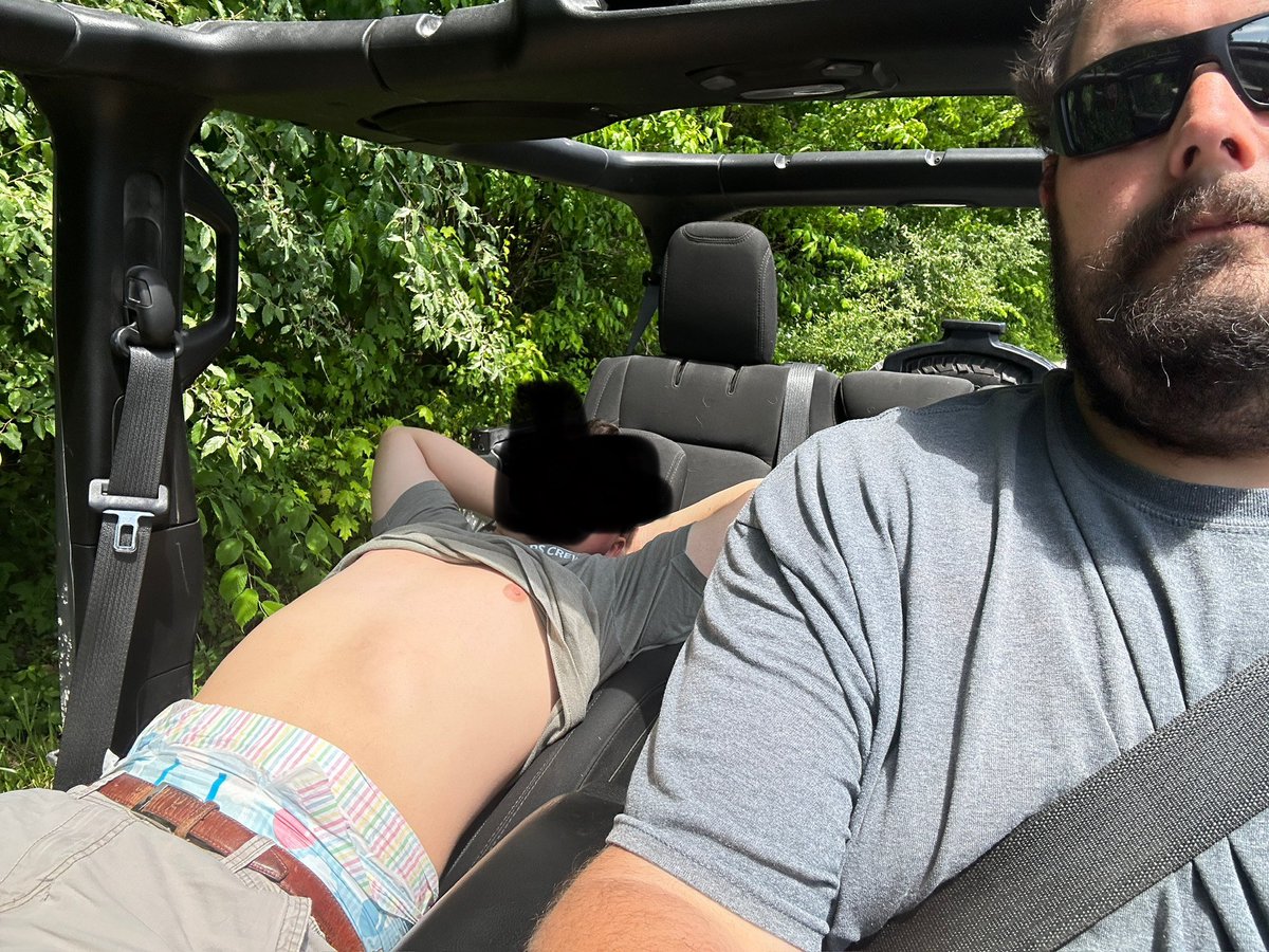 CreedMathan's tweet image. Having a great day with @BabyAviation 
Went down to the creek. And went for a Jeep ride. Got a little warm so of course the shirt had to come off.