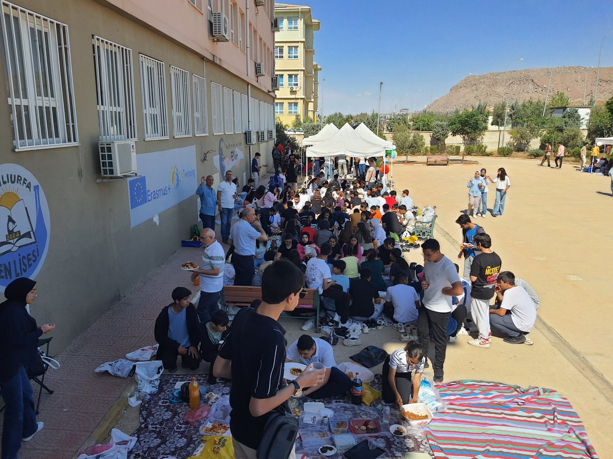 ŞFL Geleneksel 4.Bahar Şenliğini gerçekleştirdi.Müzik, yarışmalar, tiyatro,eğlence...
<a href="/sanliurfammem63/">Şanlıurfa İl Milli Eğitim Müdürlüğü</a> @ASultanoglu63 <a href="/HaliliyeMem/">Haliliye İlçe Milli Eğitim Müdürlüğü</a> <a href="/A_KerimYAVUZ/">Abdulkerim Yavuz</a> <a href="/Mvural63/">Mehmet VURAL</a>