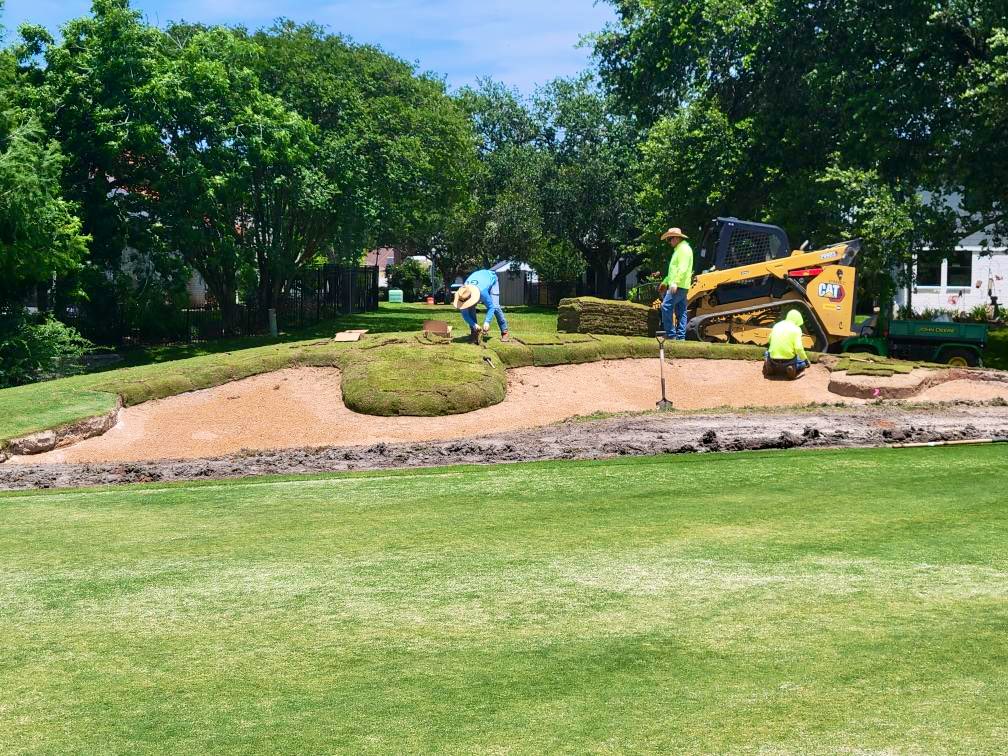 Sugar Creek CC bunkers are getting wrapped, BBB getting sprayed and sand is going in! Also sodding newly reshaped bunker faces as well. #GrahamGolf